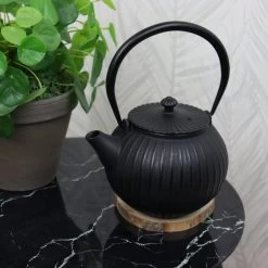 Orange85 Gietijzeren Theepot Aziatisch 1.2L Bol Streeppatroon Zwart Gietijzer -Beroemde Servies Winkel 1000033127 0110