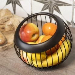 QUVIO Ronde Fruitschaal Metaal - Zwart Met Een Bruine Gloed -Beroemde Servies Winkel 1000071573 0103