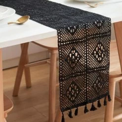 QUVIO Tafelloper Gehaakt Met Fransjes - 300 X 24 Cm - Katoen - Zwart -Beroemde Servies Winkel 1000071606 0103